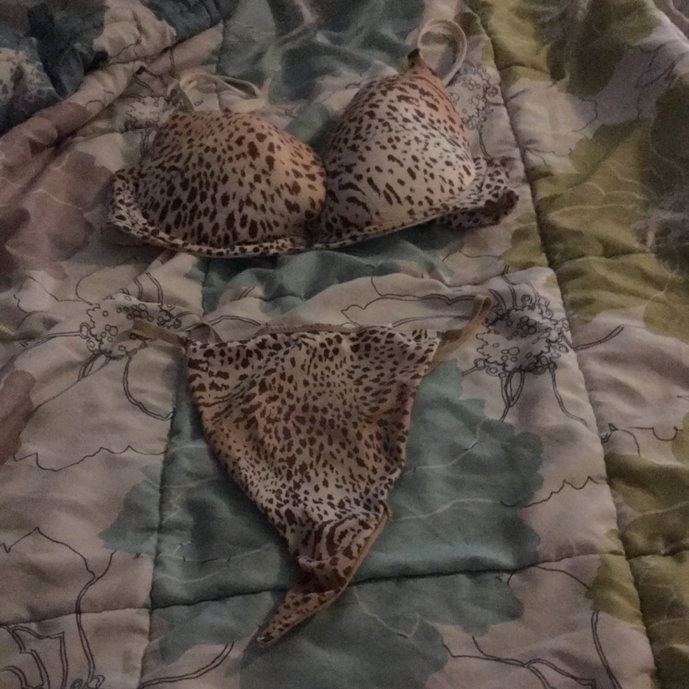 Victoria’s Secret Leopard print matching set